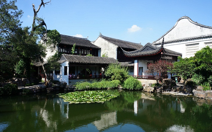 四 網(wǎng)師園的安靜水面.jpg